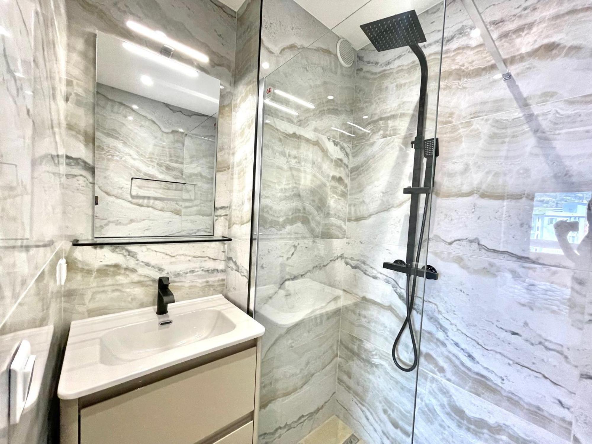 Astoria Luxury Apartment- 3 Bathrooms Appartement