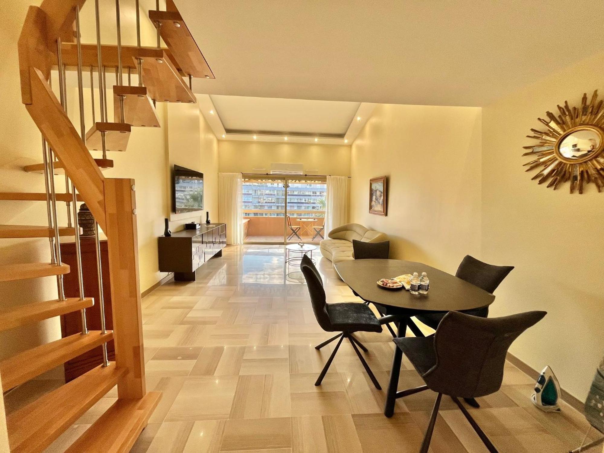Astoria Luxury Apartment- 3 Bathrooms Appartement